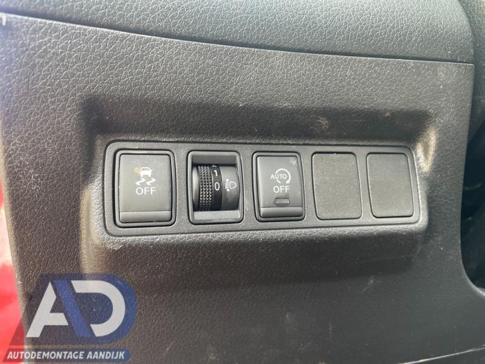 Nissan Pulsar 1.2 DIG-T 16V Sloopvoertuig (2016, Metallic, Rood)