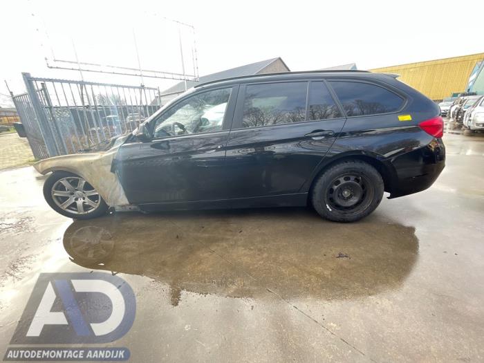 BMW 3 serie Touring 318d 2.0 16V Sloopvoertuig (2018, Zwart)