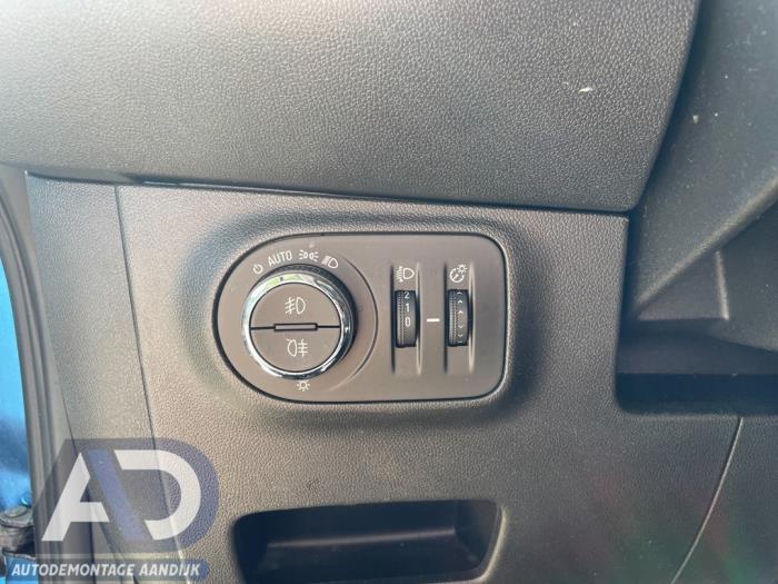 Opel Corsa E 1.4 16V Sloopvoertuig (2019, Blauw)