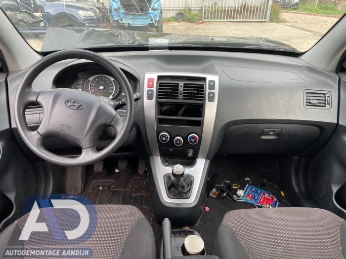 Hyundai Tucson 2.0 16V CVVT 4x2 Sloopvoertuig (2006, Zwart)