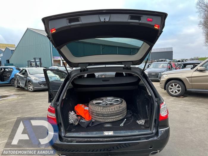 Mercedes E Estate E-350 CDI V6 24V BlueEfficiency Sloopvoertuig (2010, Zwart)