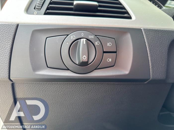 BMW 3 serie 320i 16V Sloopvoertuig (2006, Zilvergrijs)