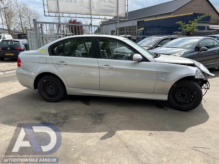 BMW 3 serie 320i 16V Sloopvoertuig (2006, Zilvergrijs)