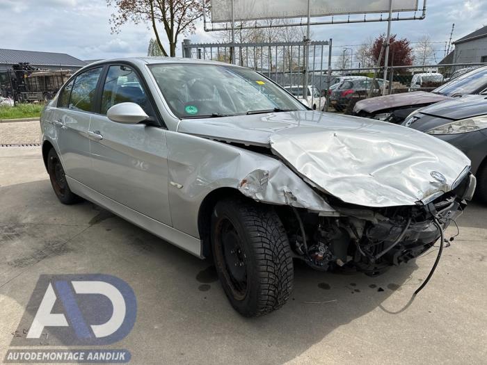 BMW 3 serie 320i 16V Sloopvoertuig (2006, Zilvergrijs)
