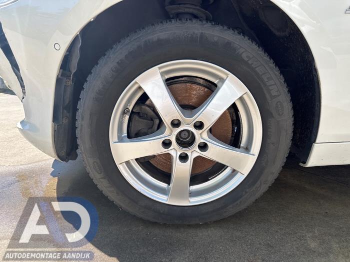 BMW 2 serie Active Tourer 220dA xDrive 2.0 TwinPower Turbo 16V Sloopvoertuig (2016, Wit)