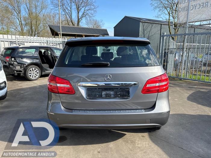 Mercedes B 1.6 B-180 BlueEFFICIENCY Turbo 16V Sloopvoertuig (2014, Grijs)