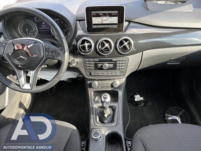Mercedes B 1.6 B-180 BlueEFFICIENCY Turbo 16V Sloopvoertuig (2014, Grijs)