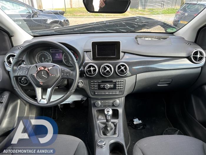 Mercedes B 1.6 B-180 BlueEFFICIENCY Turbo 16V Sloopvoertuig (2014, Grijs)