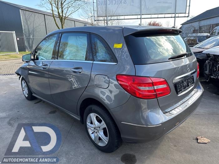 Mercedes B 1.6 B-180 BlueEFFICIENCY Turbo 16V Sloopvoertuig (2014, Grijs)