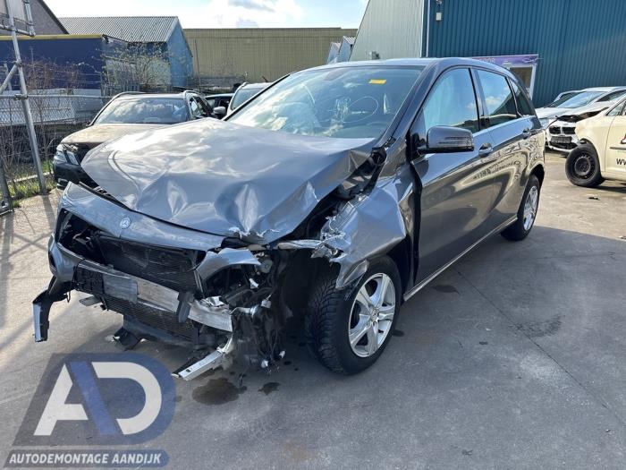 Mercedes B 1.6 B-180 BlueEFFICIENCY Turbo 16V Sloopvoertuig (2014, Grijs)