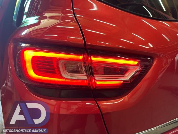 Renault Clio IV 0.9 Energy TCE 90 12V Sloopvoertuig (2017, Rood)