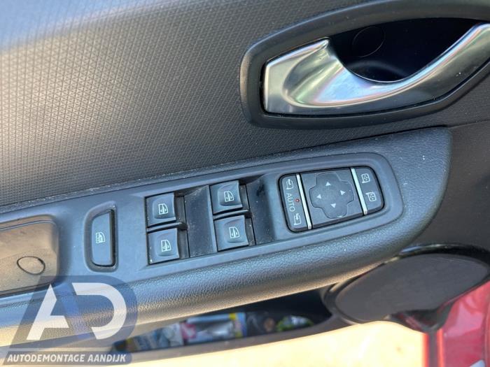 Renault Clio IV 0.9 Energy TCE 90 12V Sloopvoertuig (2017, Rood)