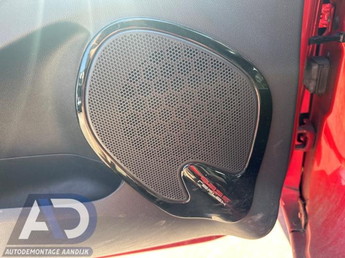 Renault Clio IV 0.9 Energy TCE 90 12V Sloopvoertuig (2017, Rood)