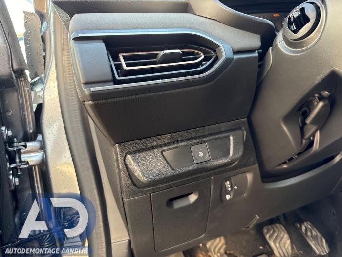 Dacia Jogger 1.0 TCe 110 12V Sloopvoertuig (2024, Grijs)