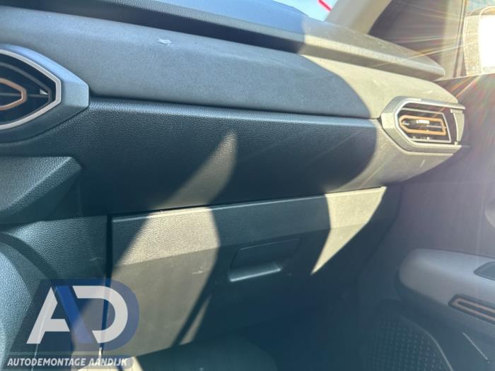 Dacia Jogger 1.0 TCe 110 12V Sloopvoertuig (2024, Grijs)