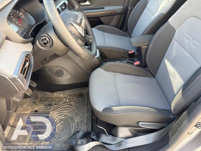 Dacia Jogger 1.0 TCe 110 12V Sloopvoertuig (2024, Grijs)