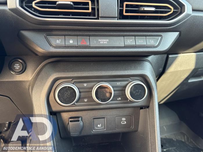 Dacia Jogger 1.0 TCe 110 12V Sloopvoertuig (2024, Grijs)