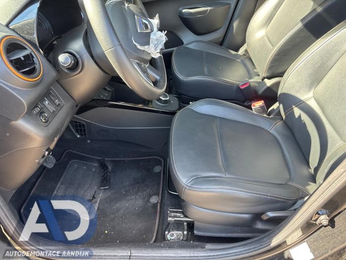 Dacia Spring 45 Sloopvoertuig (2022, Zwart, Oranje)