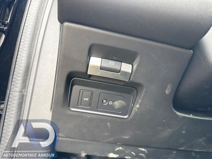 Landrover Discovery Sport 2.0 TD4 180 16V Sloopvoertuig (2020, Zwart)