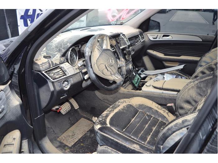 Mercedes ML III 3.0 ML-350 BlueTEC V6 24V 4-Matic Sloopvoertuig (2012, Zwart)