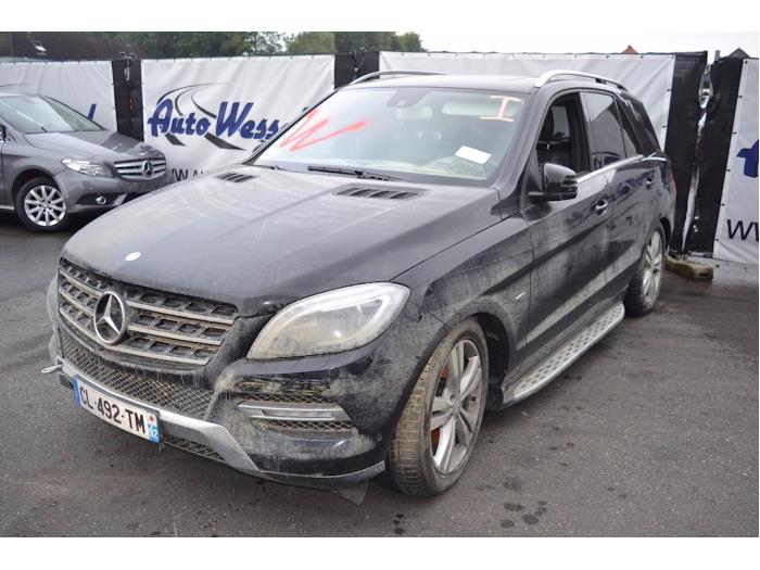 Mercedes ML III 3.0 ML-350 BlueTEC V6 24V 4-Matic Sloopvoertuig (2012, Zwart)