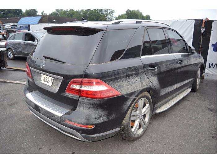 Mercedes ML III 3.0 ML-350 BlueTEC V6 24V 4-Matic Sloopvoertuig (2012, Zwart)