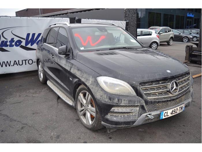 Mercedes ML III 3.0 ML-350 BlueTEC V6 24V 4-Matic Sloopvoertuig (2012, Zwart)