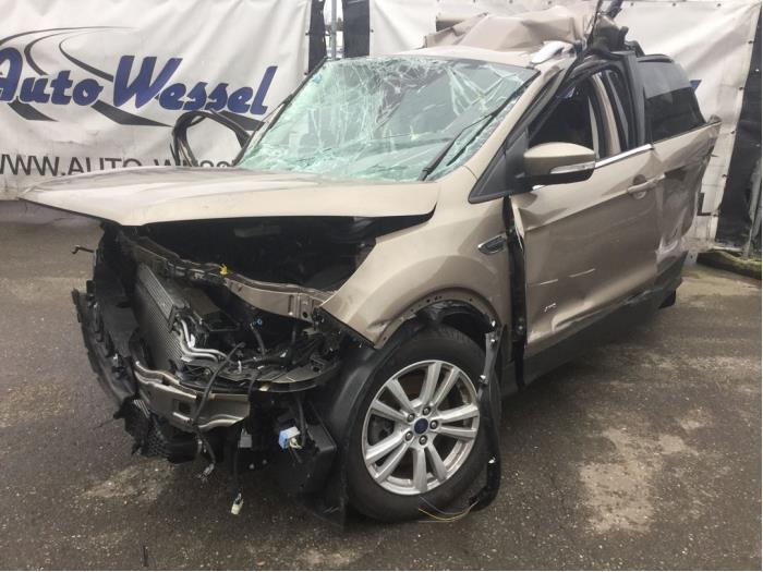 Ford Kuga 12- Sloopvoertuig (2018, Bruin)