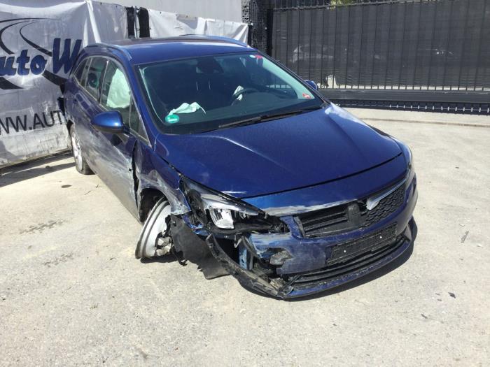 Opel Astra K Sports Tourer 1.4 Turbo 12V Sloopvoertuig (2020, Blauw)