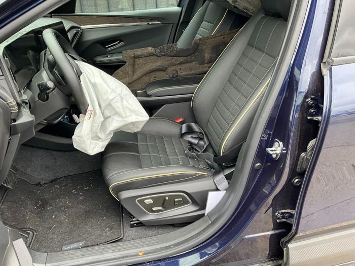 Renault Megane E-Tech 60 kWh Sloopvoertuig (2022, Donker, Blauw)