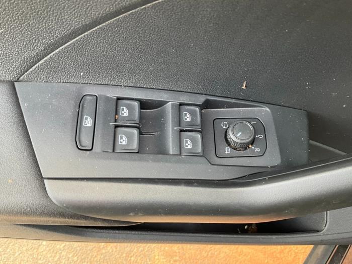 Volkswagen T-Cross 1.0 TSI 95 12V Sloopvoertuig (2023, Zwart)