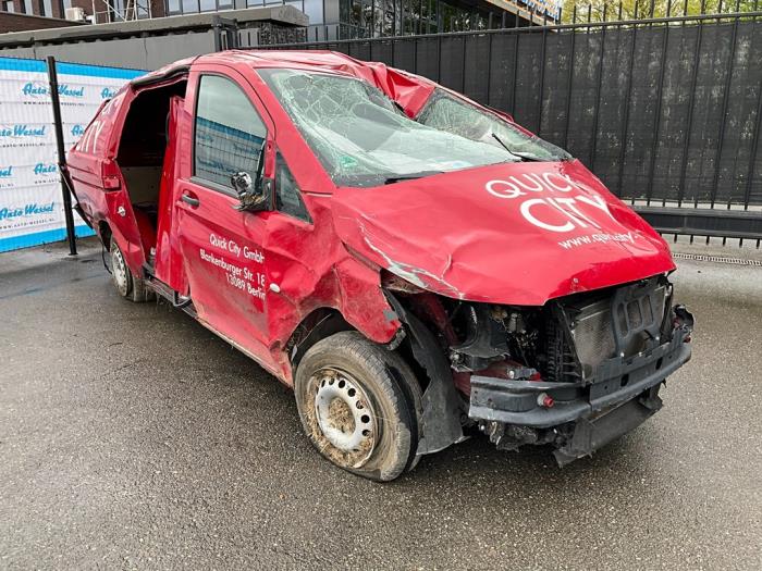 Mercedes Vito 2.0 114 CDI 16V Sloopvoertuig (2022, Rood)