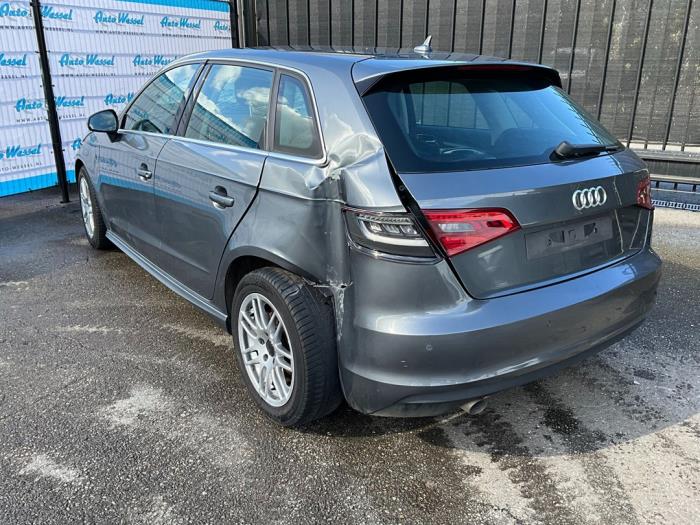 Audi A3 Sportback 1.6 TDI Ultra 16V Sloopvoertuig (2015, Grijs)