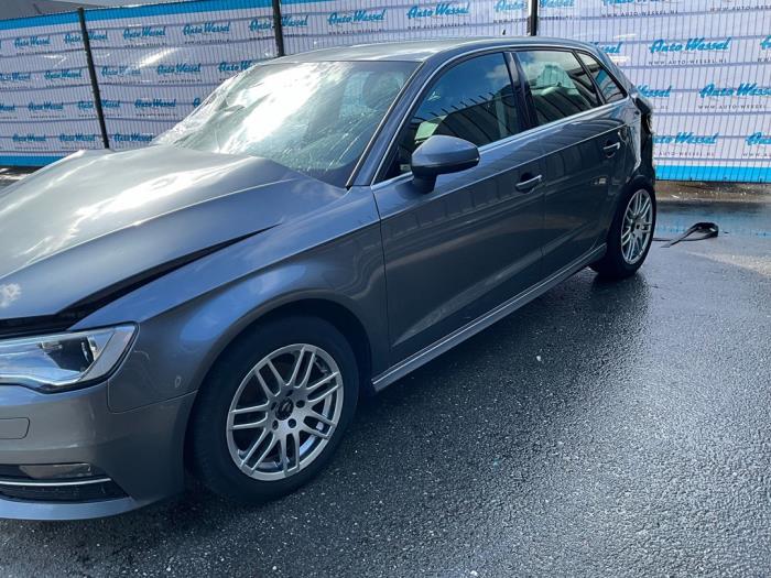 Audi A3 Sportback 1.6 TDI Ultra 16V Sloopvoertuig (2015, Grijs)