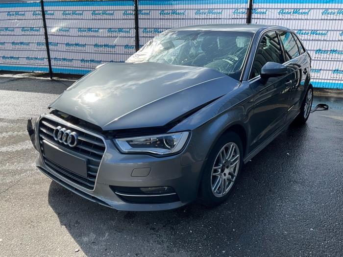 Audi A3 Sportback 1.6 TDI Ultra 16V Sloopvoertuig (2015, Grijs)