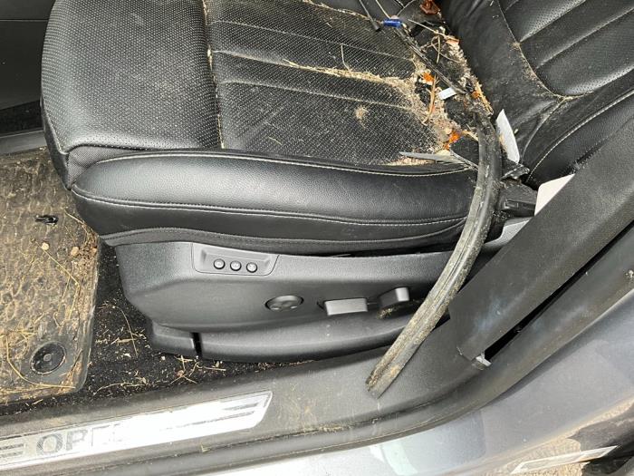 Opel Grandland 1.6 Turbo 16V Hybrid4 Sloopvoertuig (2020, Grijs)