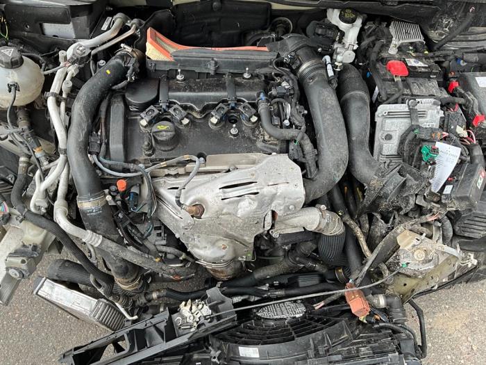 Opel Grandland 1.6 Turbo 16V Hybrid4 Sloopvoertuig (2020, Grijs)