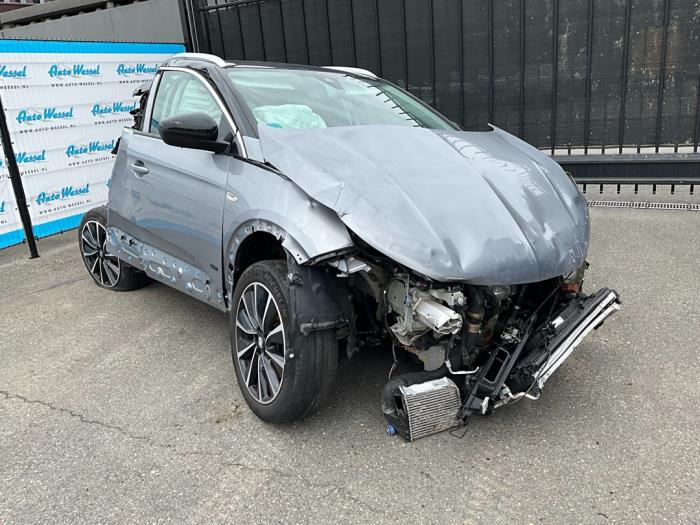 Opel Grandland 1.6 Turbo 16V Hybrid4 Sloopvoertuig (2020, Grijs)