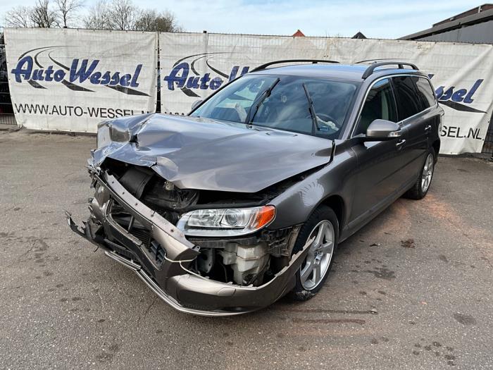 Volvo V70 2.4 D5 20V 205 Sloopvoertuig (2011, Bruin)