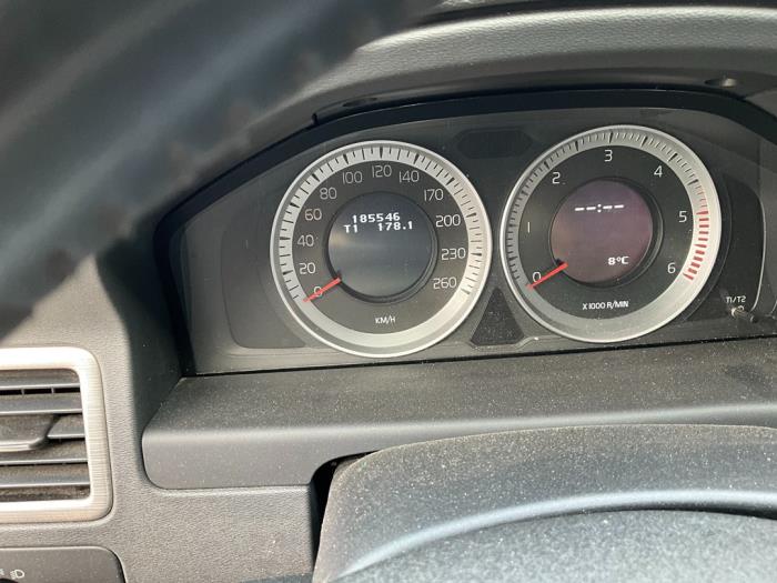 Volvo V70 2.4 D5 20V 205 Sloopvoertuig (2011, Bruin)