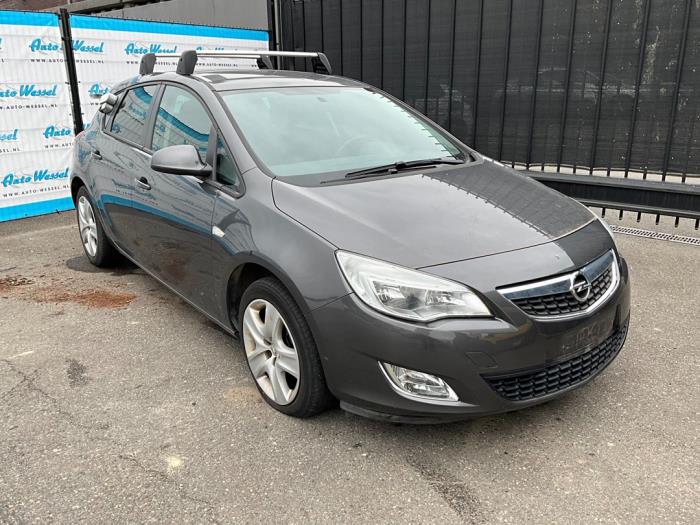 Opel Astra J 1.4 Turbo 16V Sloopvoertuig (2011, Grijs)