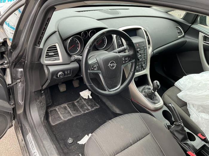Opel Astra J 1.4 Turbo 16V Sloopvoertuig (2011, Grijs)