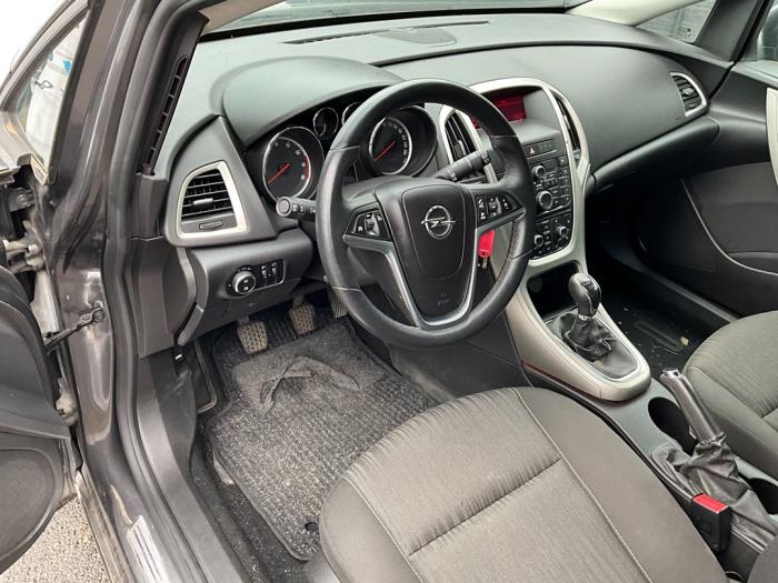 Opel Astra J 1.4 Turbo 16V Sloopvoertuig (2011, Grijs)