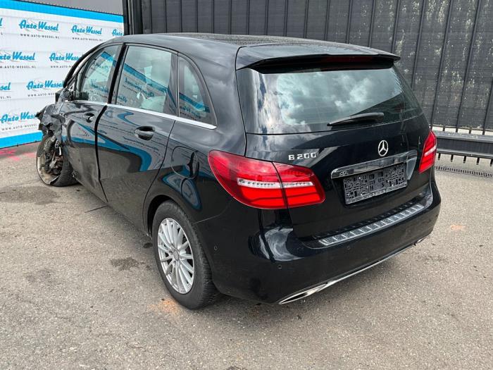Mercedes B 1.6 B-200 BlueEFFICIENCY Turbo 16V Sloopvoertuig (2015, Zwart)