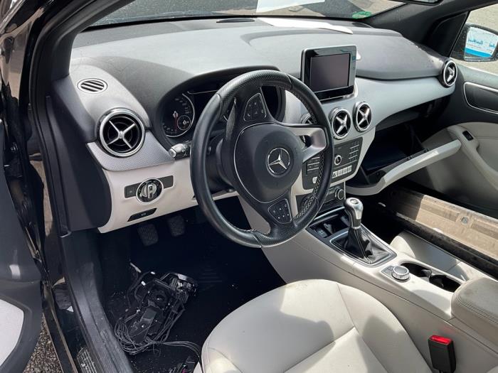 Mercedes B 1.6 B-200 BlueEFFICIENCY Turbo 16V Sloopvoertuig (2015, Zwart)
