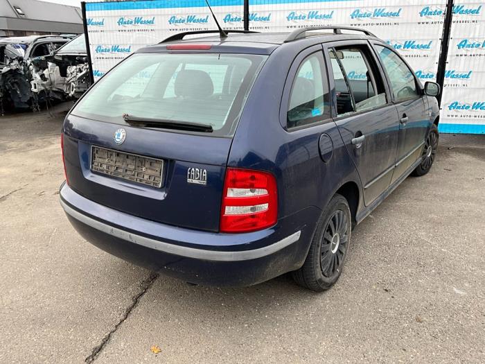 Skoda Fabia 1.4i 16V Sloopvoertuig (2004)