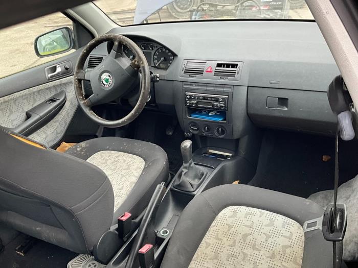 Skoda Fabia 1.4i 16V Sloopvoertuig (2004)