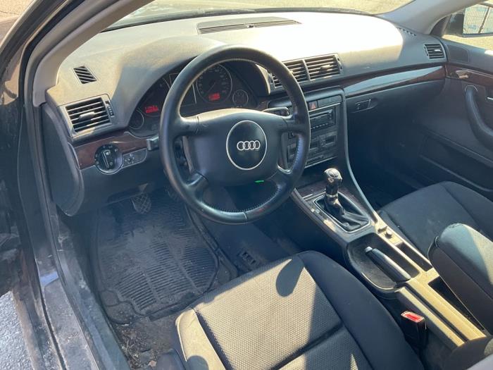 Audi A4 2.0 20V Sloopvoertuig (2001, Zwart, Antraciet)