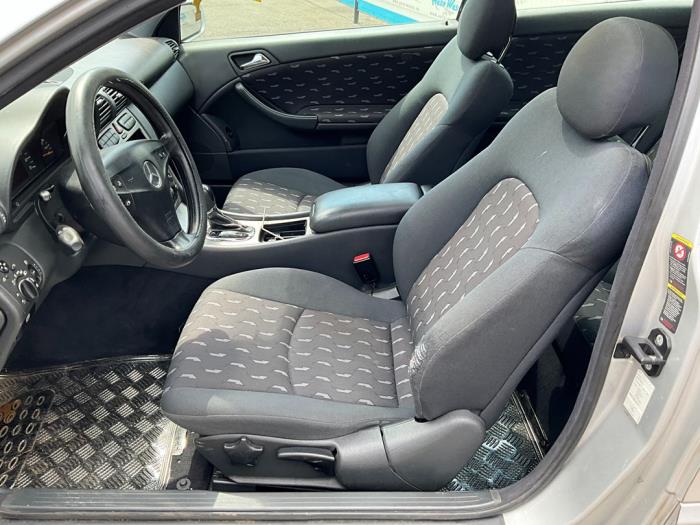 Mercedes C Sportcoupé 1.8 C-180K 16V Sloopvoertuig (2002, Zilver)