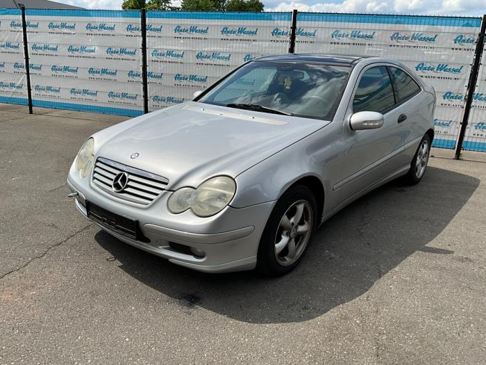 Mercedes C Sportcoupé 1.8 C-180K 16V Sloopvoertuig (2002, Zilver)
